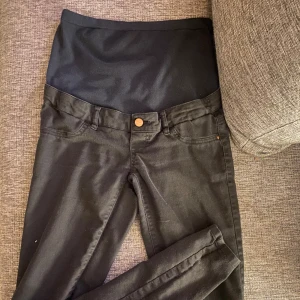 Gravid jeans  - Storlek M , bra skick.