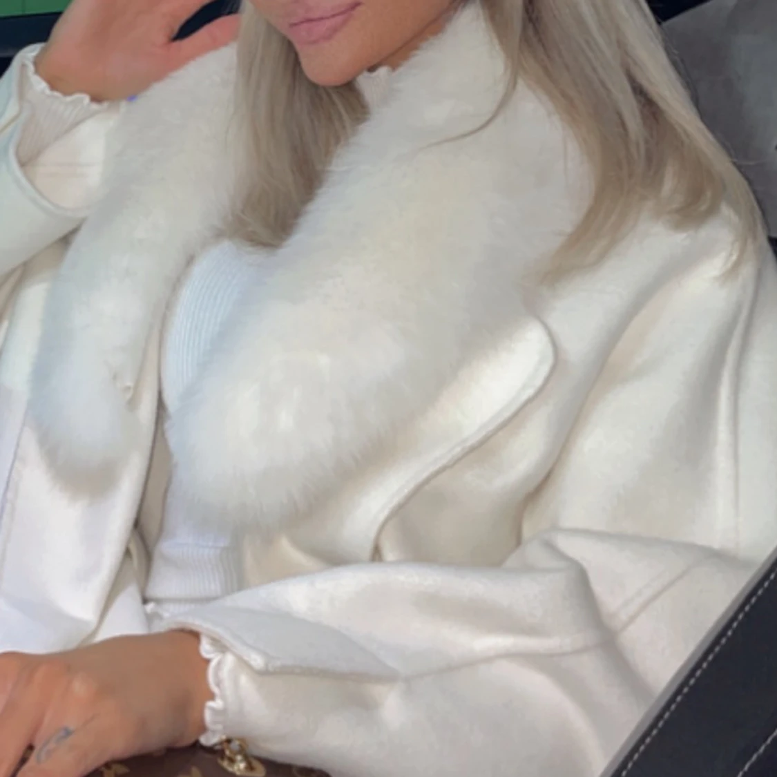 Vit pälskappa  - 91