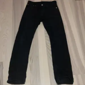 Snygga svarta jeans
