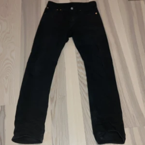 Levis 501 - Snygga svarta jeans
