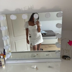 Klänning  - Säljer denna superfina klänning då jag valde att ha en annan till studenten. Men som sagt passar perfekt till studenten🥂 