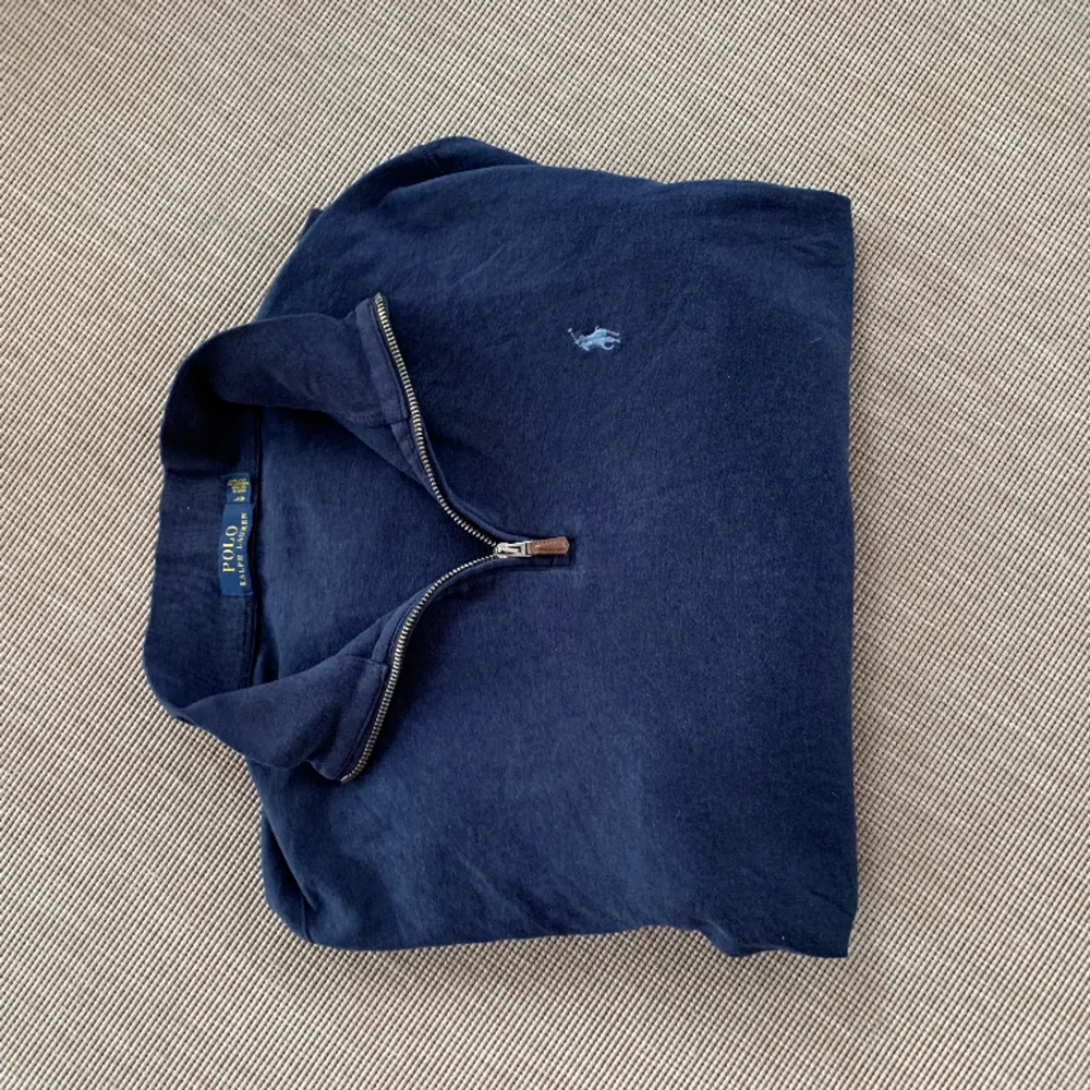 Säljer denna mycket fina Ralph Lauren tröjan! | Mycket fint skick! | Storlek L. | Ställ gärna frågor innan du köper!. Tröjor & Koftor.