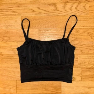 Linne - Svart linne från från hm som inte kommit till användning, är i fint skick