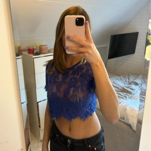 Topp - Spetsig T-shirt i jättebra skick