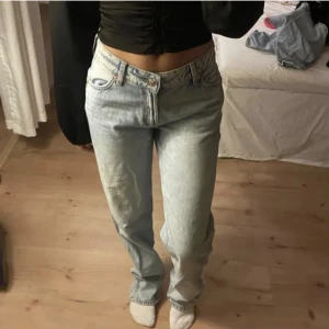 Lågmidjade jeans - Skit snygga jeans som tyvärr är förstora på mig🥰 är i fint skick har tyvärr inte kommit till användning!