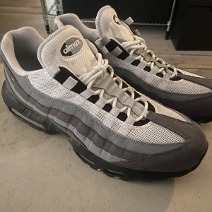 Nike Air Max 95 Skor - Säljer då de inte kommer till användning längre. Pris kan diskuteras vid snabb affär. De är i bra skick och kan även tvättas innan köp.