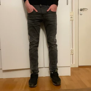 Replay Hyperflex - Ett par urfeta replay anbass hyperflex i storlek W30 L34 men sitter mer som W30 L32. | Nypris 1899kr | Vårat pris endast 599kr | 9/10 nästintill nya | Hör av dig vid frågor!🔔