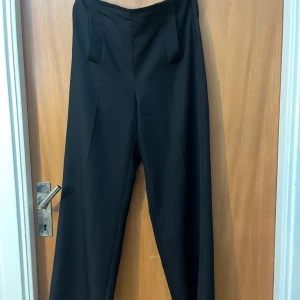 Byxor - Svarta klassiska byxor fr.River Island 