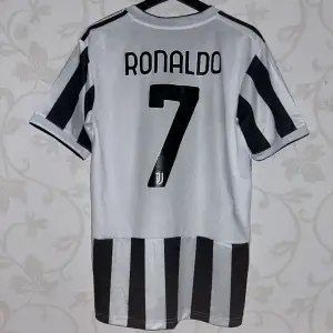 Ronaldo Juventus hemma tröja. Inga defekter. Skriv vid fundering. 
