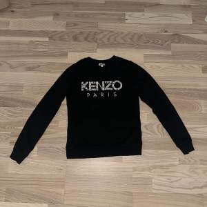 Svart Kenzo tröja i storlek S, använd endast ett fåtal gånger, väldigt fint skick
