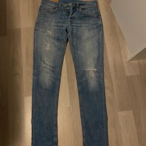 Dondup jeans  - Tja säljer nu dessa otroligt eftertraktade dondup jeansen. Dem är i riktigt bra skick och sparsamt använda. Vid frågor eller funderingar är de bara att höra av sig priset går att diskutera vid snabb affär 