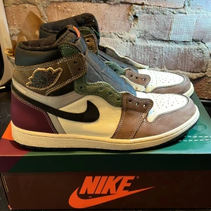 Jordan 1 high - Säljer nu mina jordan 1 high og handcrafted köpta från stockx. Dom är i storlek US 10.5 eller 44.5 eu mått. Enbart provade så i nyskick. Kvitto finns även orginallåda