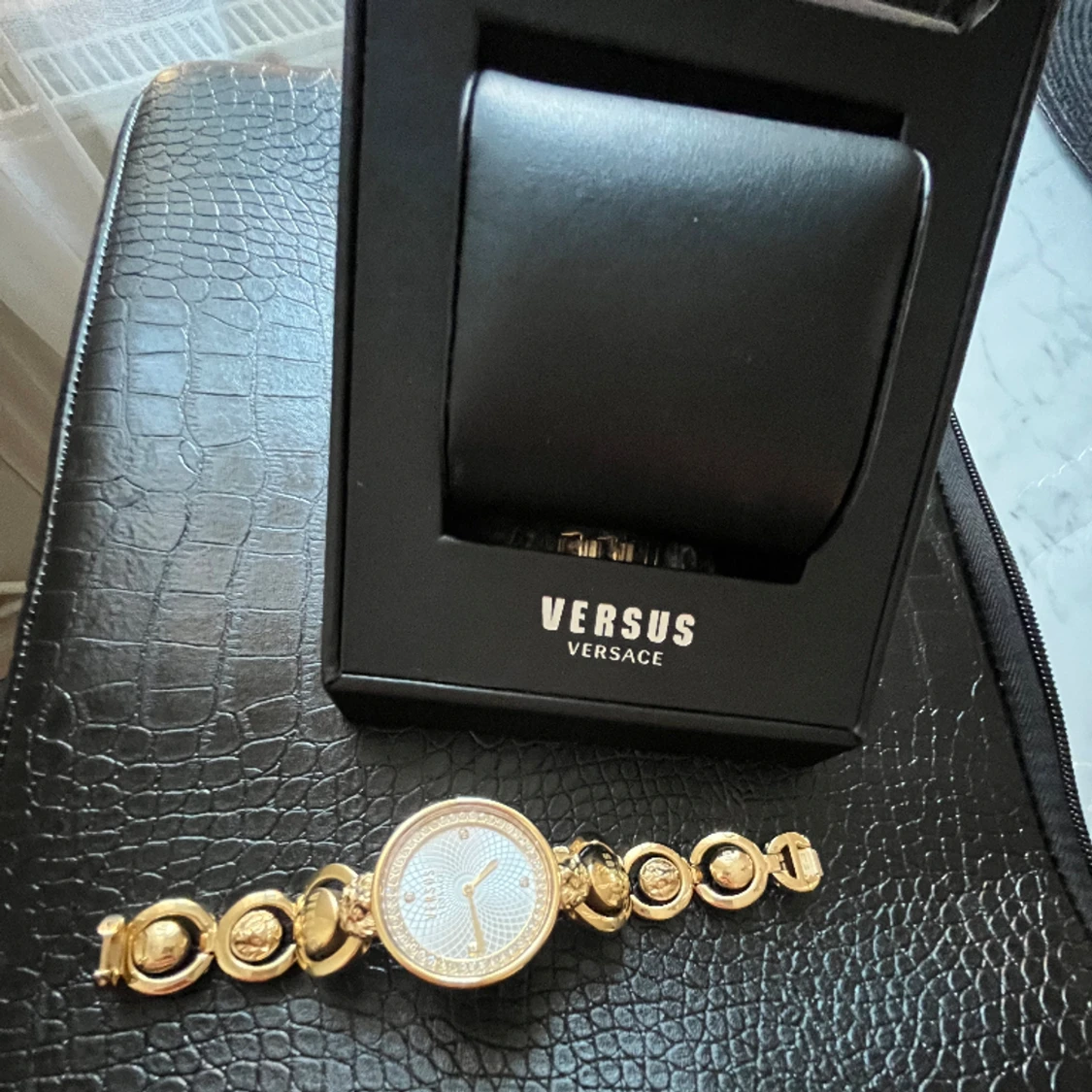 Versace klocka  - 91