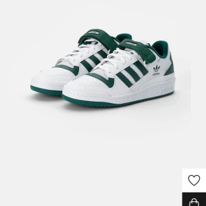 Adidas skor  - Adidas skor nypris 1300kr säljer dom för att dom inte passar har aldrig använt dom, skriv om prisförslag 