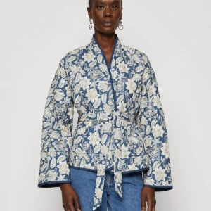 Vårjacka - Vårjacka från Vero Moda, helt ny och slutsåld💕