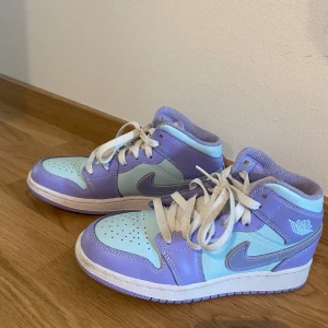 Jordan 1 Purple aqua  - Säljer nu mina jordans då dom inte används. Har endast använts 4 gånger, dom är i väldigt fint skick bara lite väck vid tårna. 
