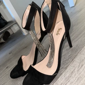 Svarta klackskor  - Storlek 38