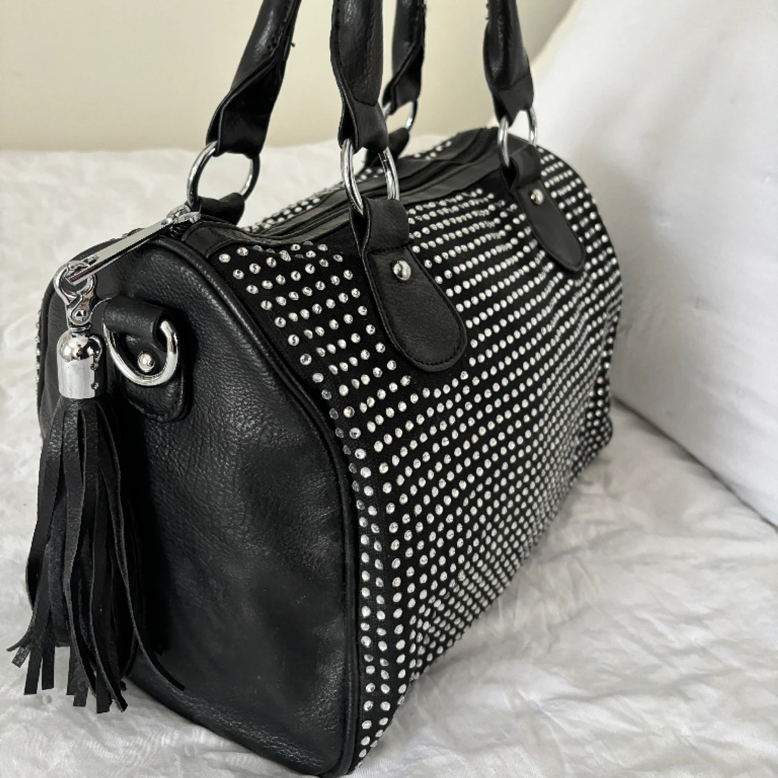 Snygg väska med stenar