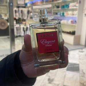 Säljer denna parfymen för 100kr som luktar jätte gott till sommaren/vår ❤️ Det är en dupe av Bacarat rouge 540 som kostar 2800kr