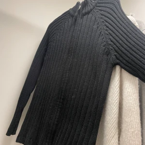 Stickad tröja - Snygg stickad tröja med dragkedja