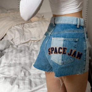 Shorts  - Snygga shorts från pull&bear. I jättebra skick! Skicka DM för frågor eller klicka på ”köp nu” för att köpa. 