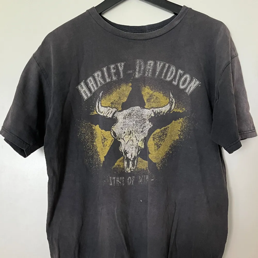 Vintage från Barcelona💕Storlek: M💕Märke: Harley-Davidson💕Skick: Mycket bra💕. T-shirts.
