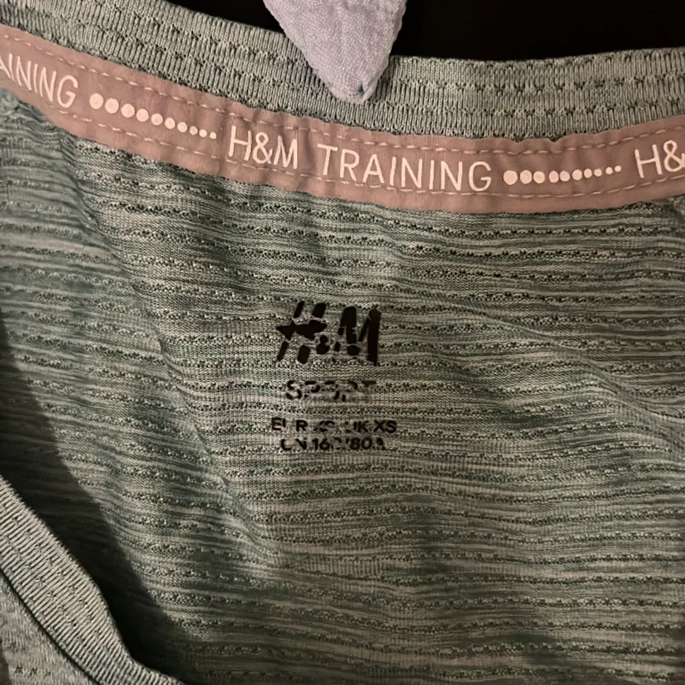 Grön träningströja från H&M i stl xs. Hoodies.