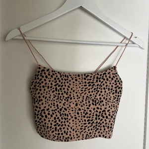 Croptop - Croptop från primark i strl xs. Helt oanvänd med prislapp kvar
