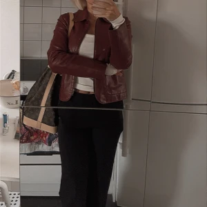 Röd skinnjacka  - Använd få gånger.