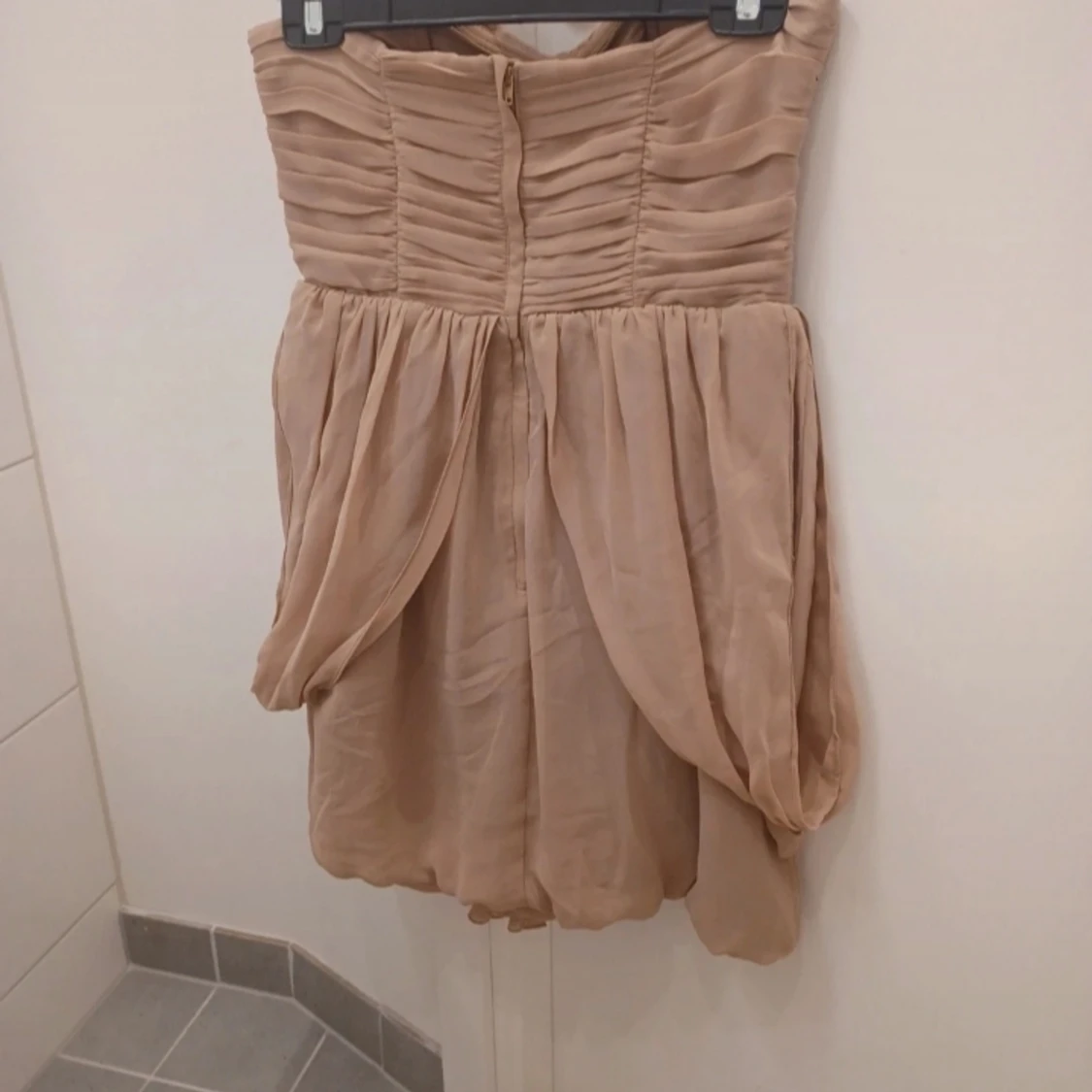 Beige klänning storlek 36 h&m - 90