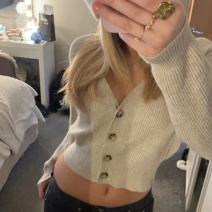 stickad kofta🌟 - köpt för längesen men har aldrig kommit till användning💗