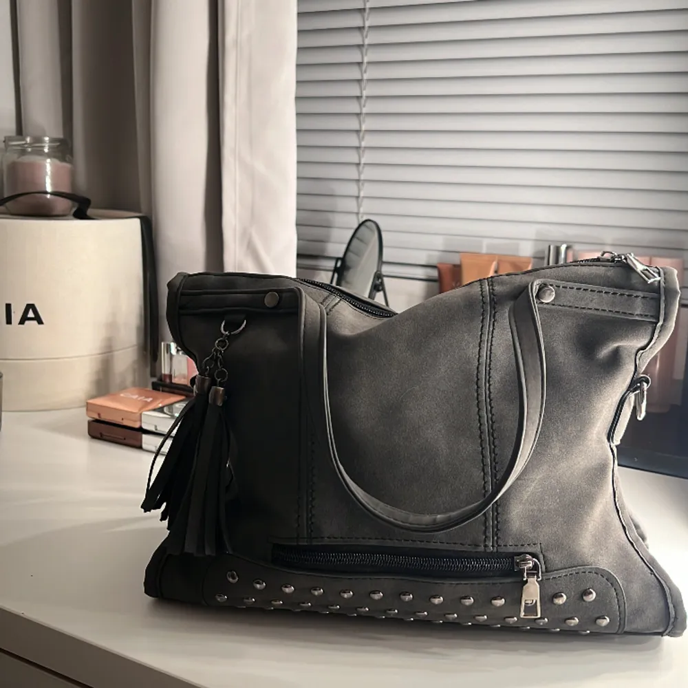 Rymlig och snygg handväska!💞. Väskor.