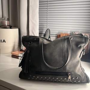 Rymlig och snygg handväska!💞