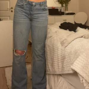 Superfina jeans från Gina, har en defekt på låret men som inte syns så mycket i verkligheten💞