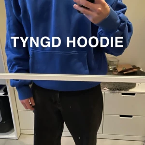 IDLT - Tyngd hoodie - Säljer denna sköna tyngd hoodie för ett schysst pris då den aldrig används! 