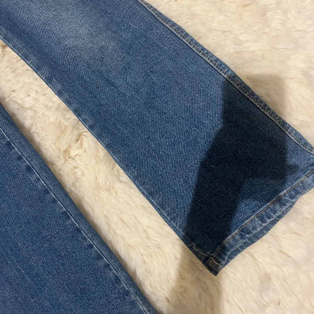 Jättefina blå jeans från Gina Young, låg mildjade och bootcut . Jeans & Byxor.