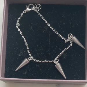 Spike bracelet - Finns även i guld  Rostfritt stål 