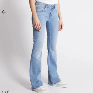”Low Boot” jeans  - Jag säljer nu mina oanvända jeans från lager 157 då dom aldrig kommit till användning. Det är i stolen xs och längden short, färg ”light used”. Säljer för original pris då dom är helt oanvända! Skriv för mer info🩷