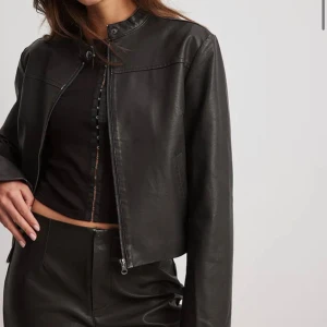 Nakd skinnjacka  - Helt ny skinnjacka från nakd som har lappar kvar! Köpt för 800. Storlek 34