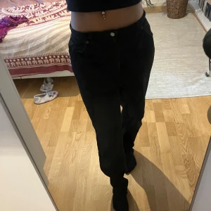 Svarta Levi’s jeans - Svarta Levi’s jeans i modellen Relaxed fit, i fint skick