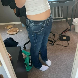 Lågmidjade jeans - Lågmidjade mörkblå jeans som liknar ltb💘💘💘💘💘