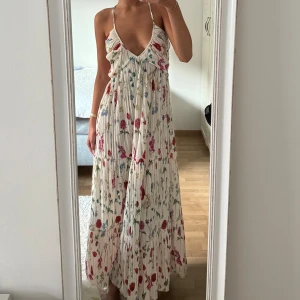 HM klänning - Säljer min oanvända klänning från hm🩷