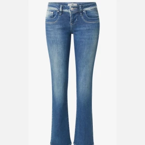 Ltb jeans - Säljer mina Ltb jeans som är slutsålda överallt i storlek 27/30. De har blivit för stora för mig som vanligt vis  är 25/30. Inga defekter!  
