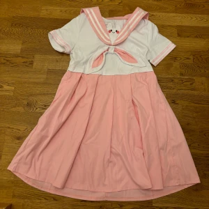 Kawaii klänning - Aldrig använd! Storlek S men liten i storleken 