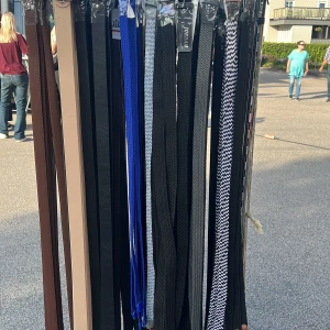 Bälten olika typer - Hej, jag säljer bälten i olika färger, ni kan se dem på bilderna och meddela mig vid frågor eller funderingar. Kan gå ner i pris vid köp av flera stycken.   Säljer bälterna för 100kr styck, går ner i pris vid köp av flera    2=150kr 3=250kr  MVH Tg