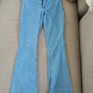 Jeans  - Jätte fina jeans från H&M, använda 1 gång. Storlek 158. 🩷 Köpte för 200kr.