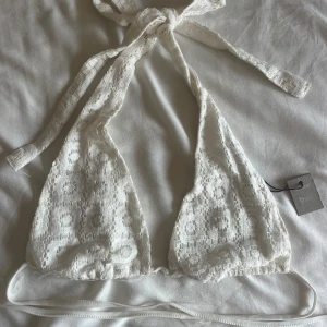 Topp från bikbok  - Köpte två stycken men behövde ej båda. Superfin topp och lappar kvar