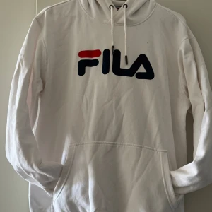 Hoodies  - Hoodies från Fila, använt ett par gg.  