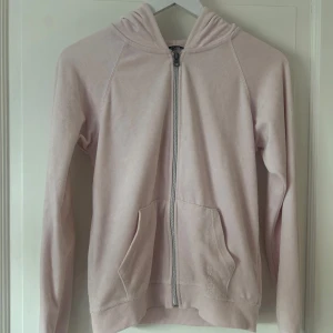 y2k rosa kofta / huvtröja - mjuk ljusrosa huvtröja / hoodie från SOC, storlek 158 sitter som en S. fint skick <3