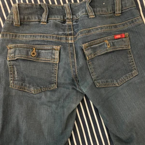 Only jeans - Säljer mina älskade jeans 💕dem passar perfekt på mig som har storlek 36/38 förvarning väldigt lågmidjad 
